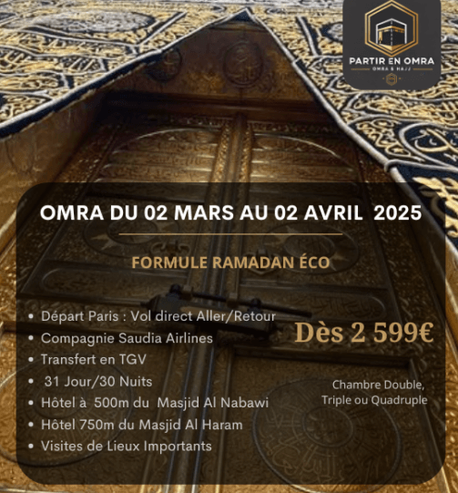 Affiche promotionnelle pour l'Omra du 02 Mars au 02 Avril 2025 avec l'agence "Partir en Omra". L'image de fond montre la porte dorée de la Kaaba. L'offre inclut un vol direct depuis Paris avec Saudia Airlines, un séjour de 31 jours et 30 nuits dans des hôtels proches des mosquées sacrées, ainsi que des visites guidées. Le prix est affiché dès 2 599€.